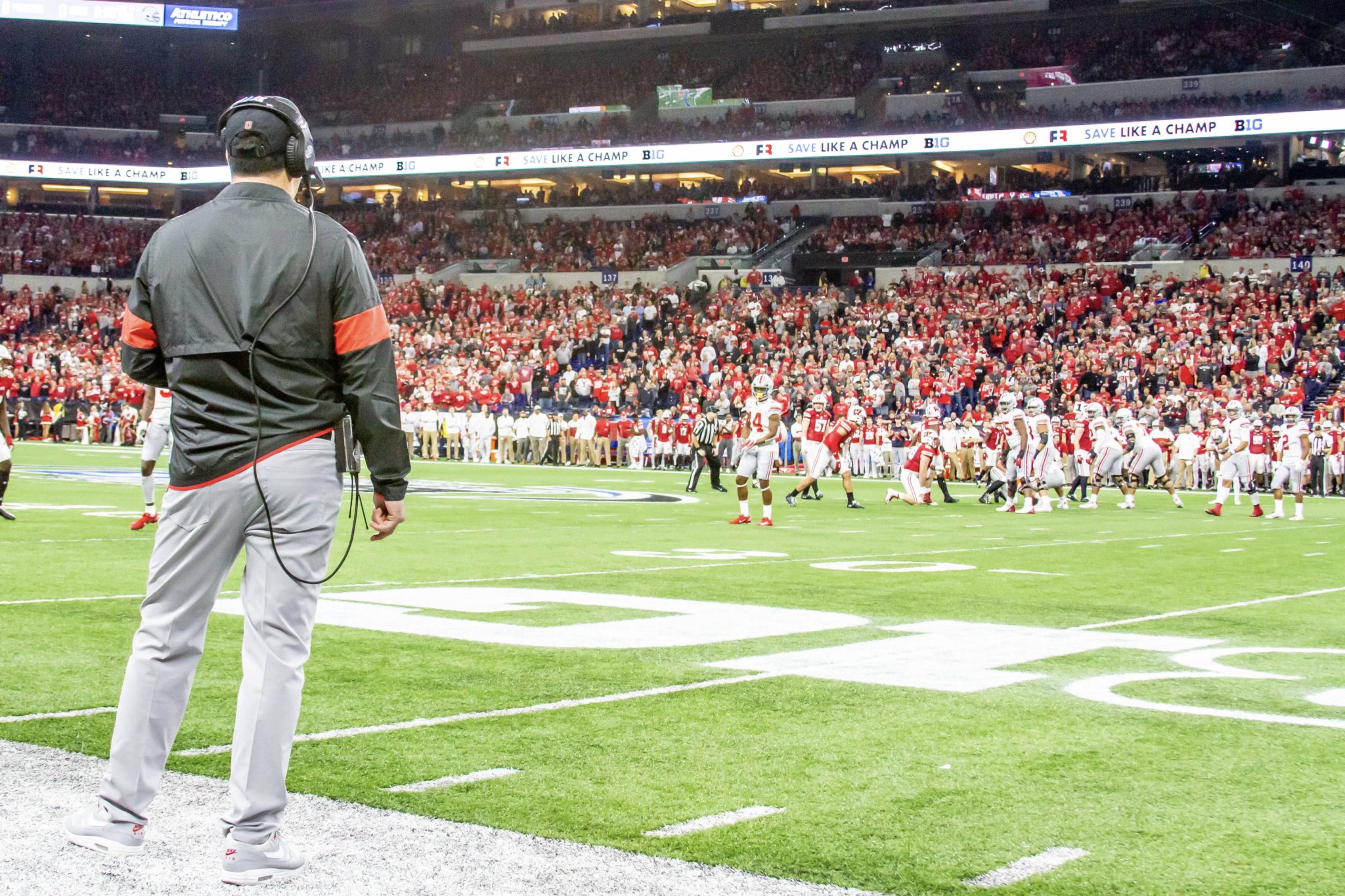 Big Ten Considering Domed Stadiums For Winter Football Season, Per ...